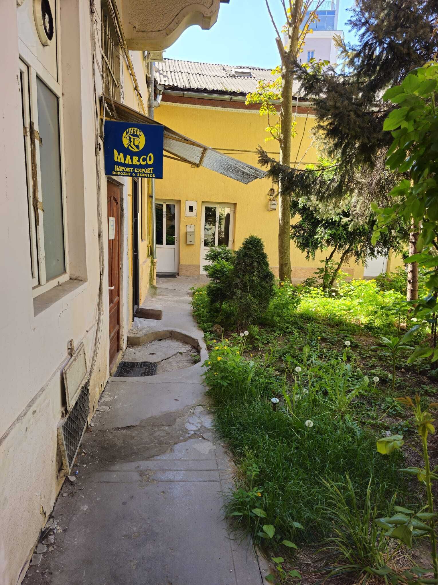 Estudio, patio | Detalle del exterior