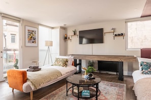 1 Schlafzimmer, Schreibtisch, Bügeleisen/Bügelbrett, Reisekinderbett