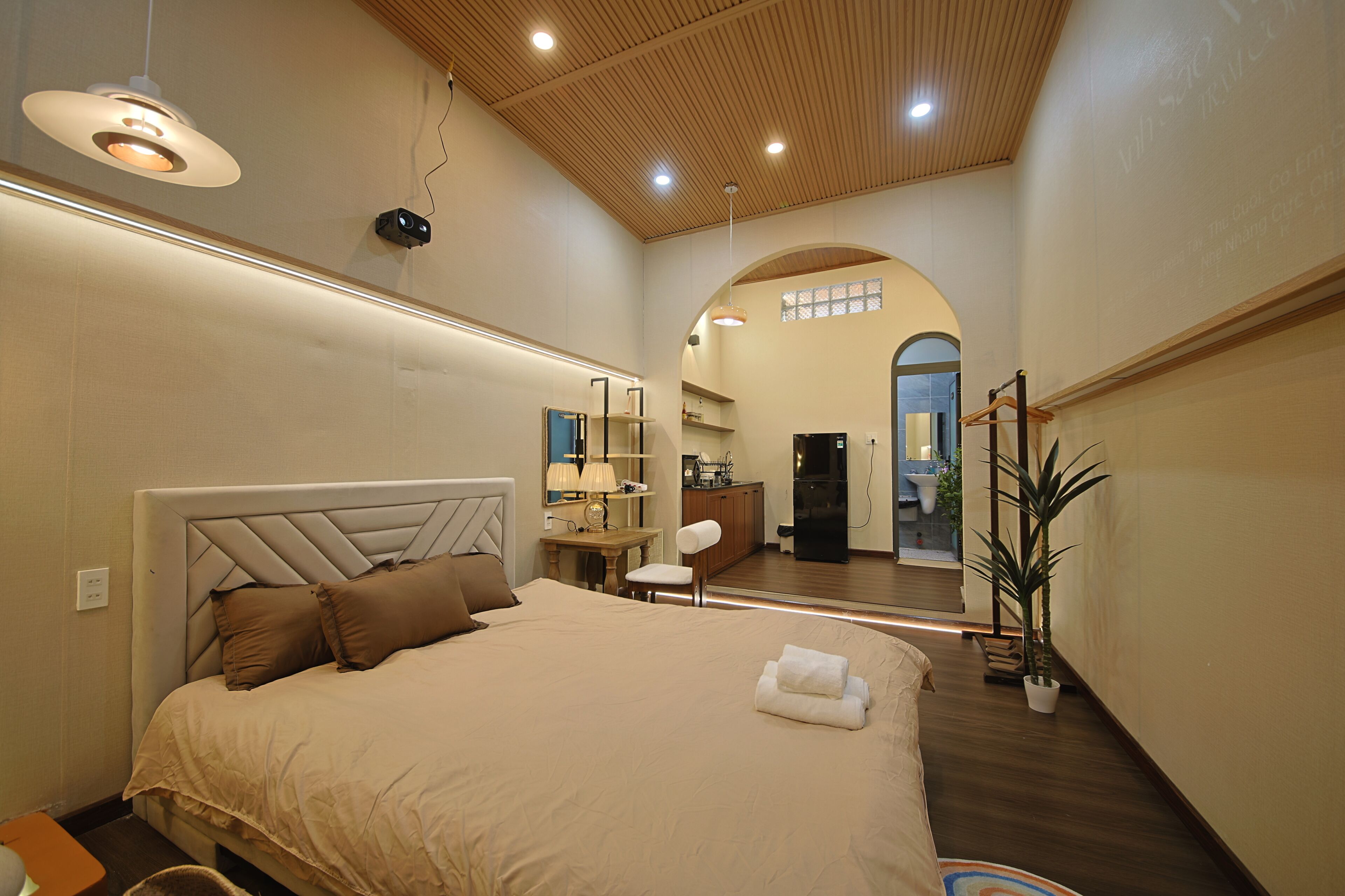 Minibar, free WiFi, bed sheets