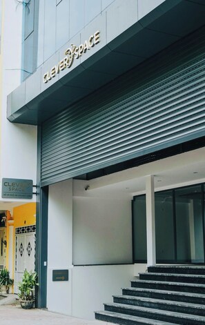 A modern building with a sign reading 'Clever Space' and a staircase leading to the entrance. - Studio Suite Deluxe 35m2 with Balcony (Hà Nội)