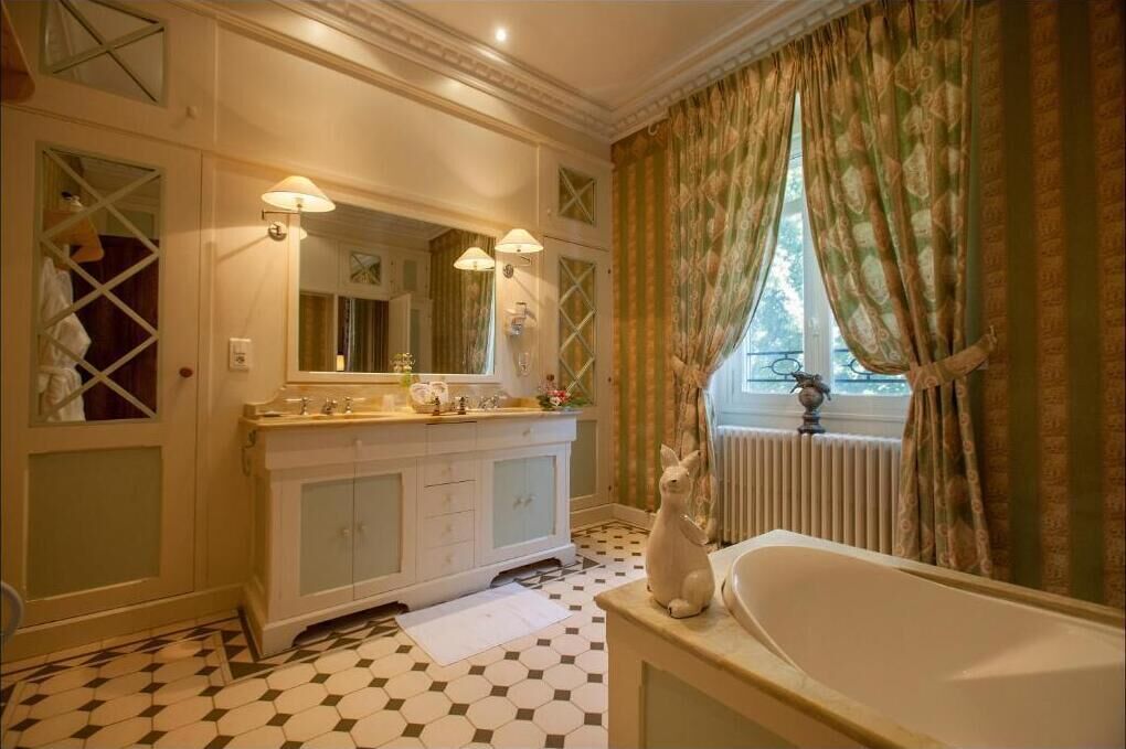 Deluxe Double Room | Bathroom