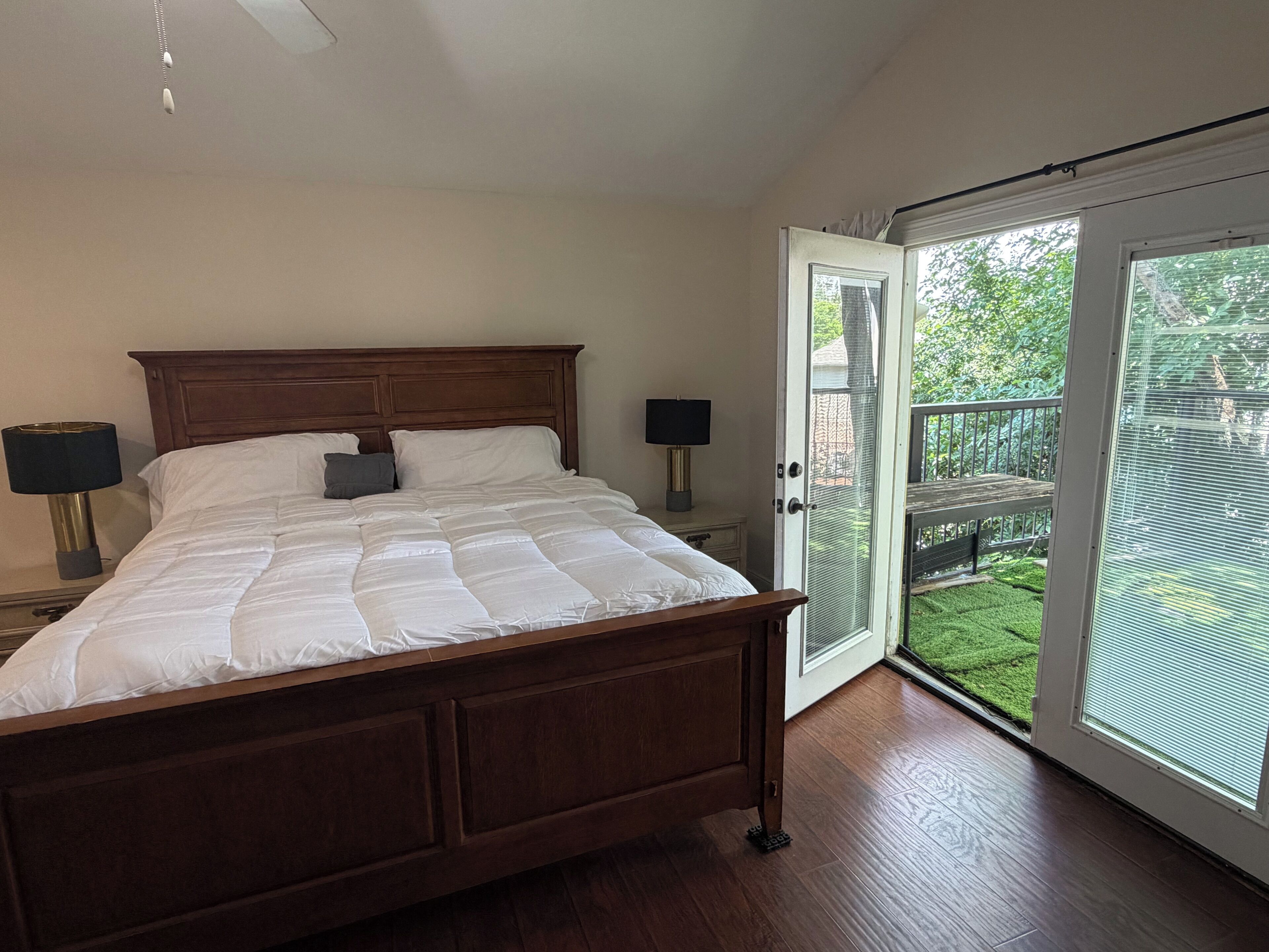 2 habitaciones, tabla de planchar con plancha, wifi y ropa de cama 