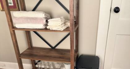 Cozy 1-bedroom room in
tranquil High Point with AC