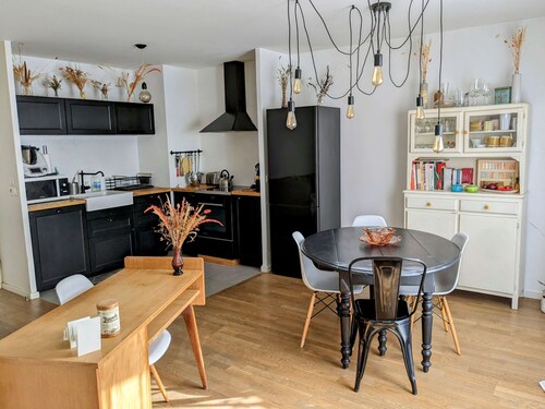 Bright, well-equipped apartment in Saint-Ouen.