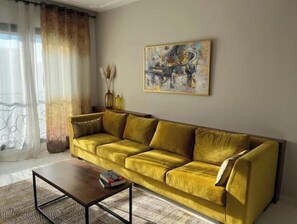 Living area - Vrbo Property (Tunis Governorate)