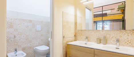 Apartment (2 Bedrooms) | Bathroom | Shower, bidet, toilet paper