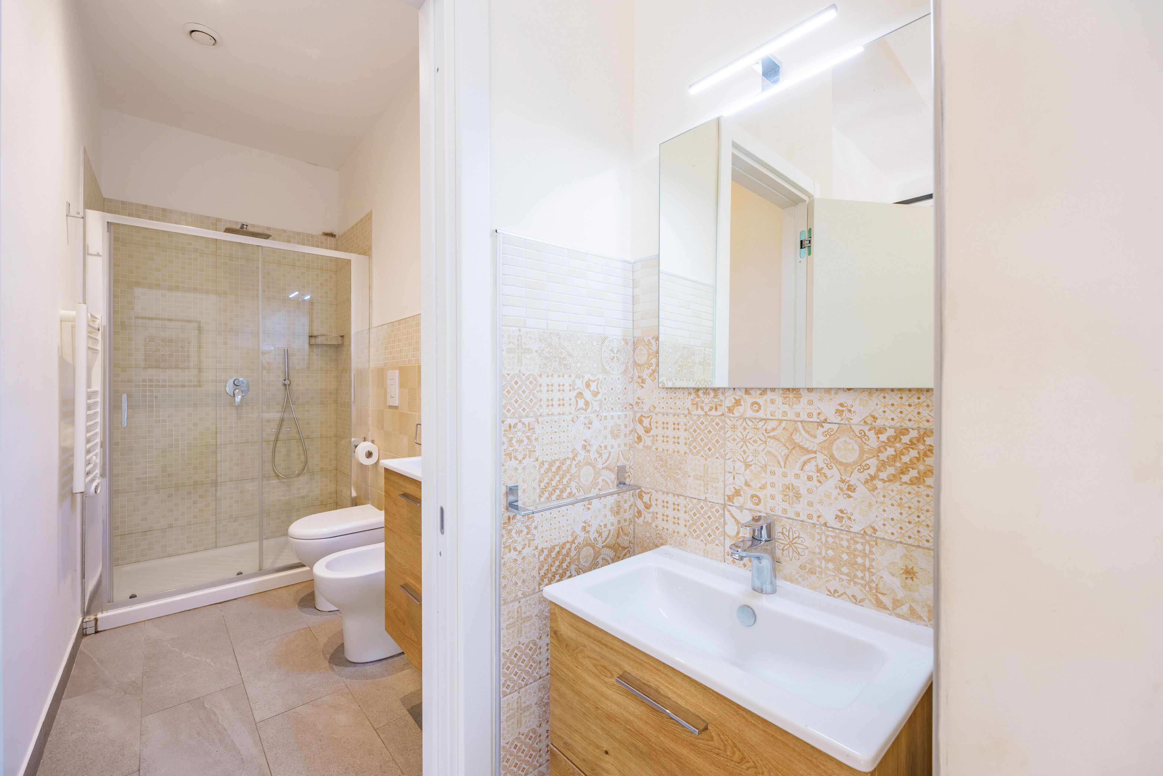 Apartment (2 Bedrooms) | Bathroom | Shower, bidet
