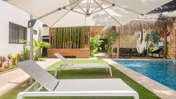 Familienapartment, Balkon, Gartenblick | Pool | Außenpool
