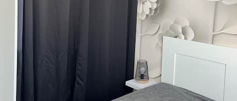 1 bedroom, bed sheets