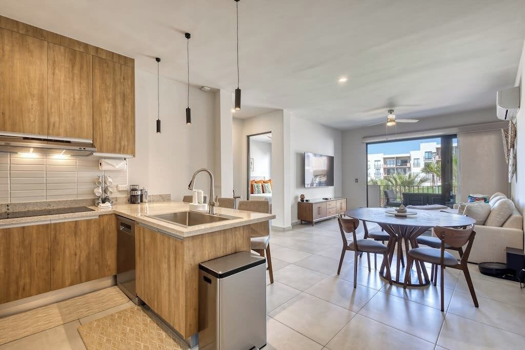 Condo, varias camas, vista al jardín (Casa Tranquila Maralta) | Interior