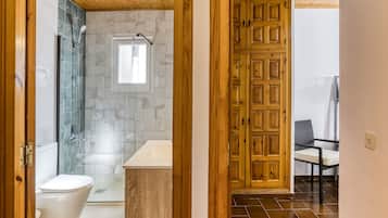 Een douche, handdoeken