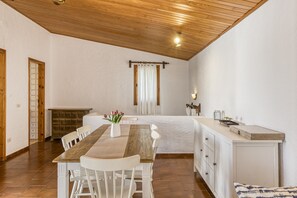 Dining - Holiday Home 'Casa Diana En Montgó' with Mountain View, Private Terrace and Wi-Fi (L'Escala)