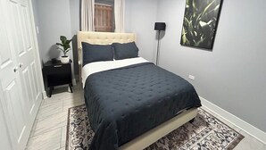 Unclassified image, 2 of 8, button - 3-bedroom apartment in lovely Chicago with AC and comfort (Chicago)
