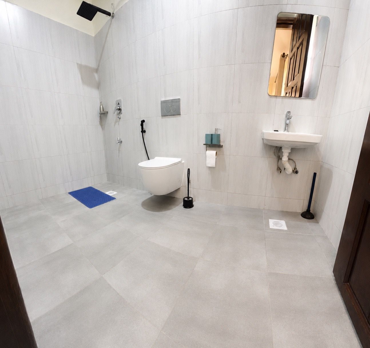 Bidet, towels, soap, toilet paper