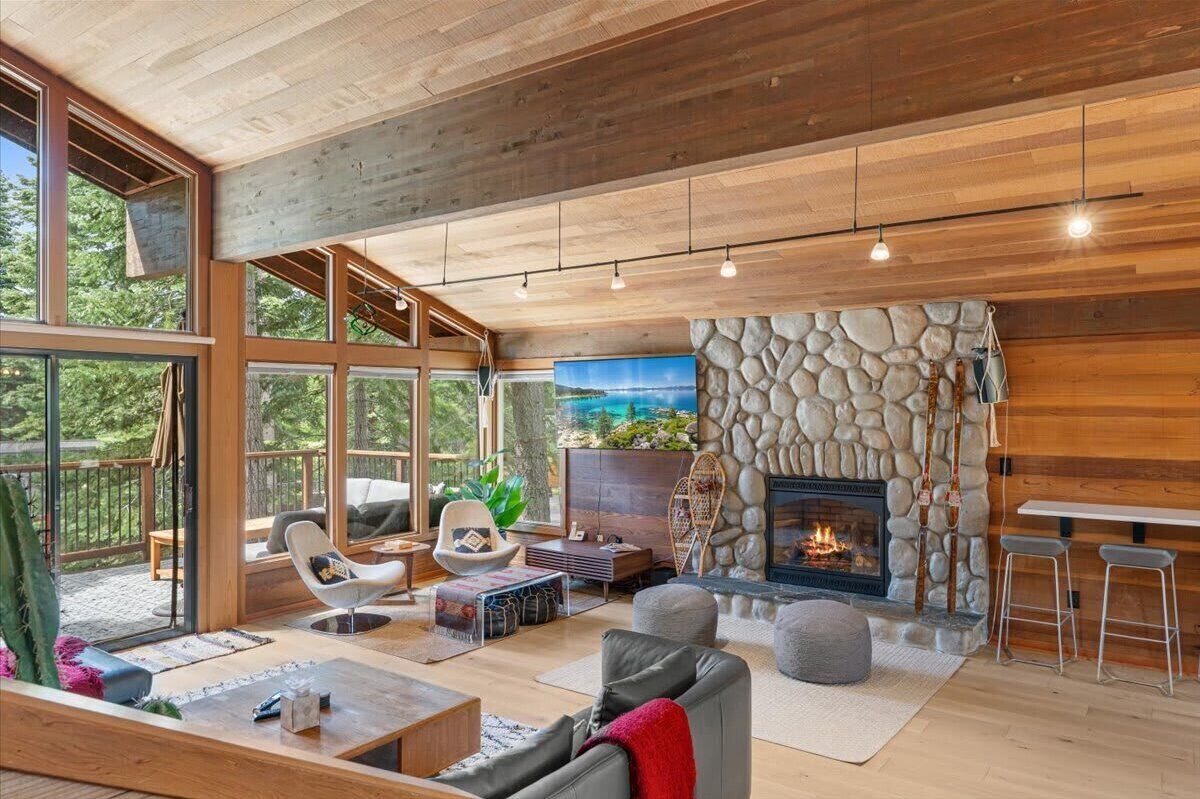 TV, fireplace, offices