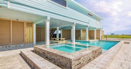 The Sandbar Suite â Stylish 1BR Near Crystal Beach
