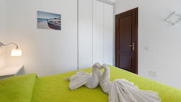 2 bedrooms, iron/ironing board, WiFi, bed sheets