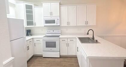 Relaxing 2-Bedroom Condo with AC, WiFi in Scenic Canyon Lake