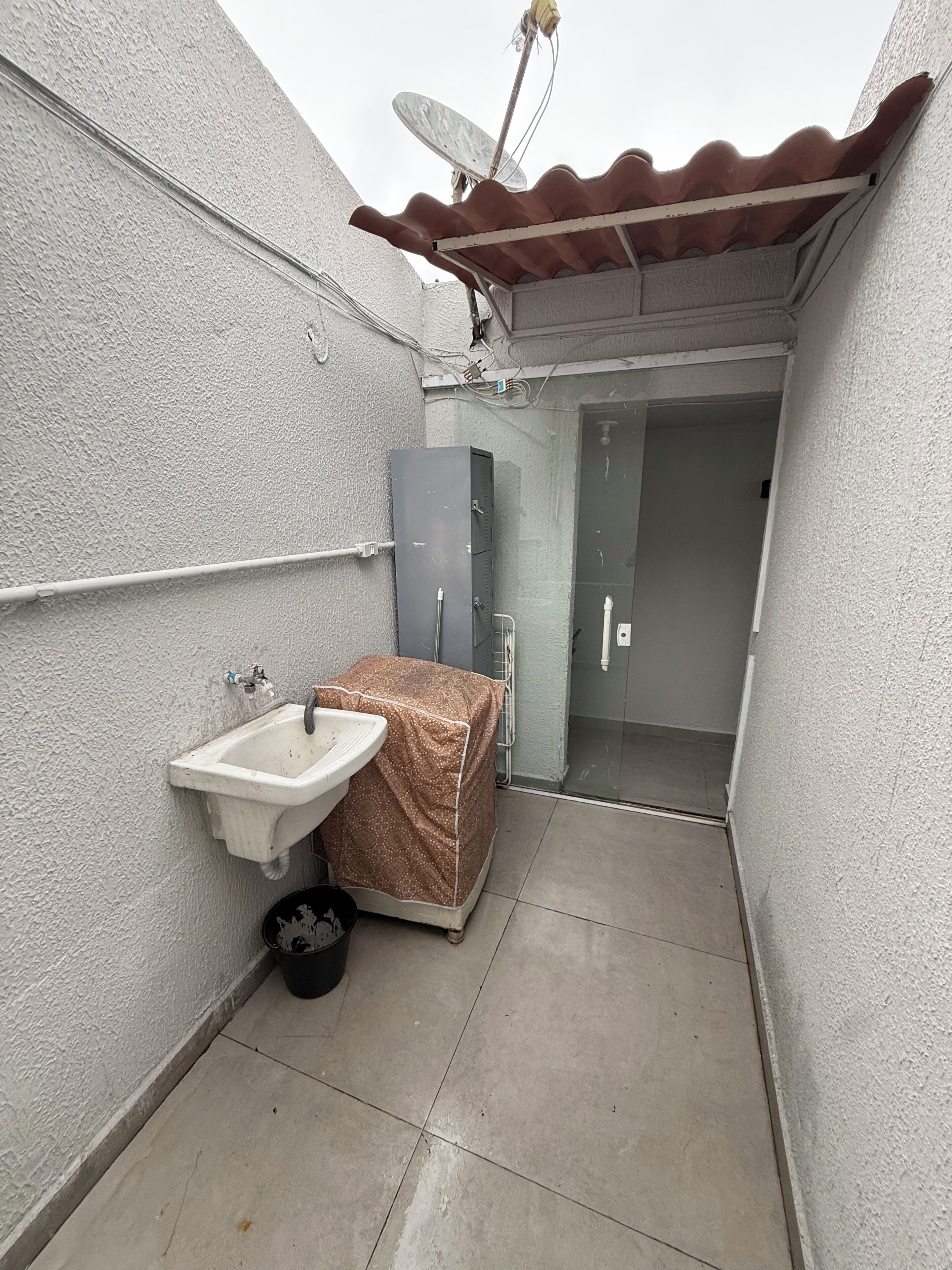 Shower, toilet paper