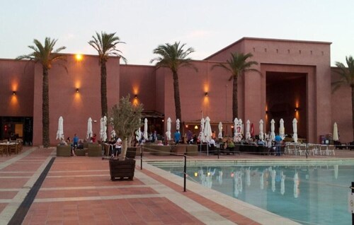 Beautiful 4 beds apartm in Condado de Alhama Golf Resort: pools, shops, AC, WIFI