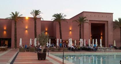 Beautiful 4 beds apartm in Condado de Alhama Golf Resort: pools, shops, AC, WIFI