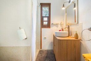Shower, hair dryer, towels - Casa Hada: Calm, Nature and You (El Soto)