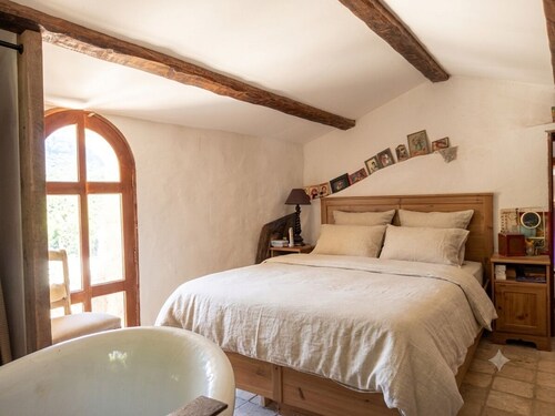 Nature refuge in the Estéron valley, small authentic sheepfold, bohemian spirit