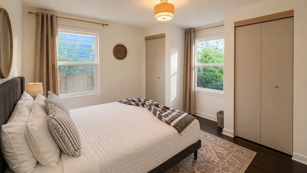 Iron/ironing board, travel crib, WiFi, bed sheets