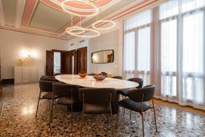 A spacious dining area with a round table, chairs, and a modern chandelier. - Grand Cannaregio Residence with Private Terrace, 6 Bedrooms & 6.5 Bathrooms (Venezia)