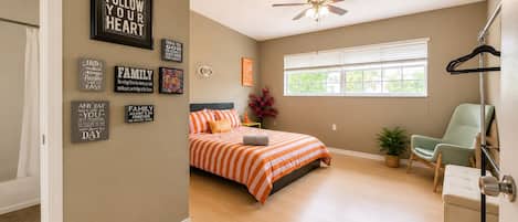 4 bedrooms, iron/ironing board, internet, bed sheets