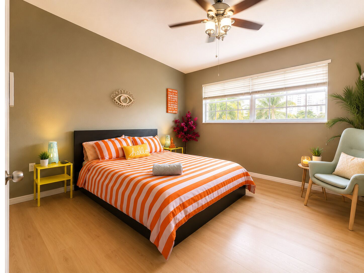 4 habitaciones, tabla de planchar con plancha, internet y ropa de cama 