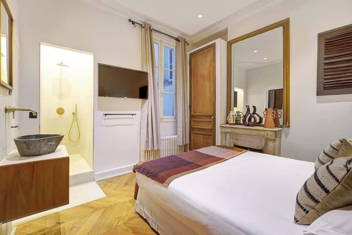 3 bedrooms, desk, iron/ironing board, free WiFi