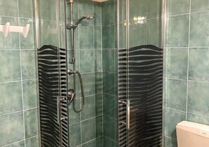 A shower with a glass door and a hand shower. - Vacation apartment IL BOSSO (Cagli)