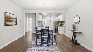 Dining - 3BR Home Downtown Atlanta | BeltLine | Mozley Park (Atlanta)