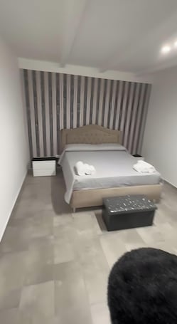 Room. Apartment 'Camera Luna' with Shared Pool, Wi-Fi and Air Conditioning