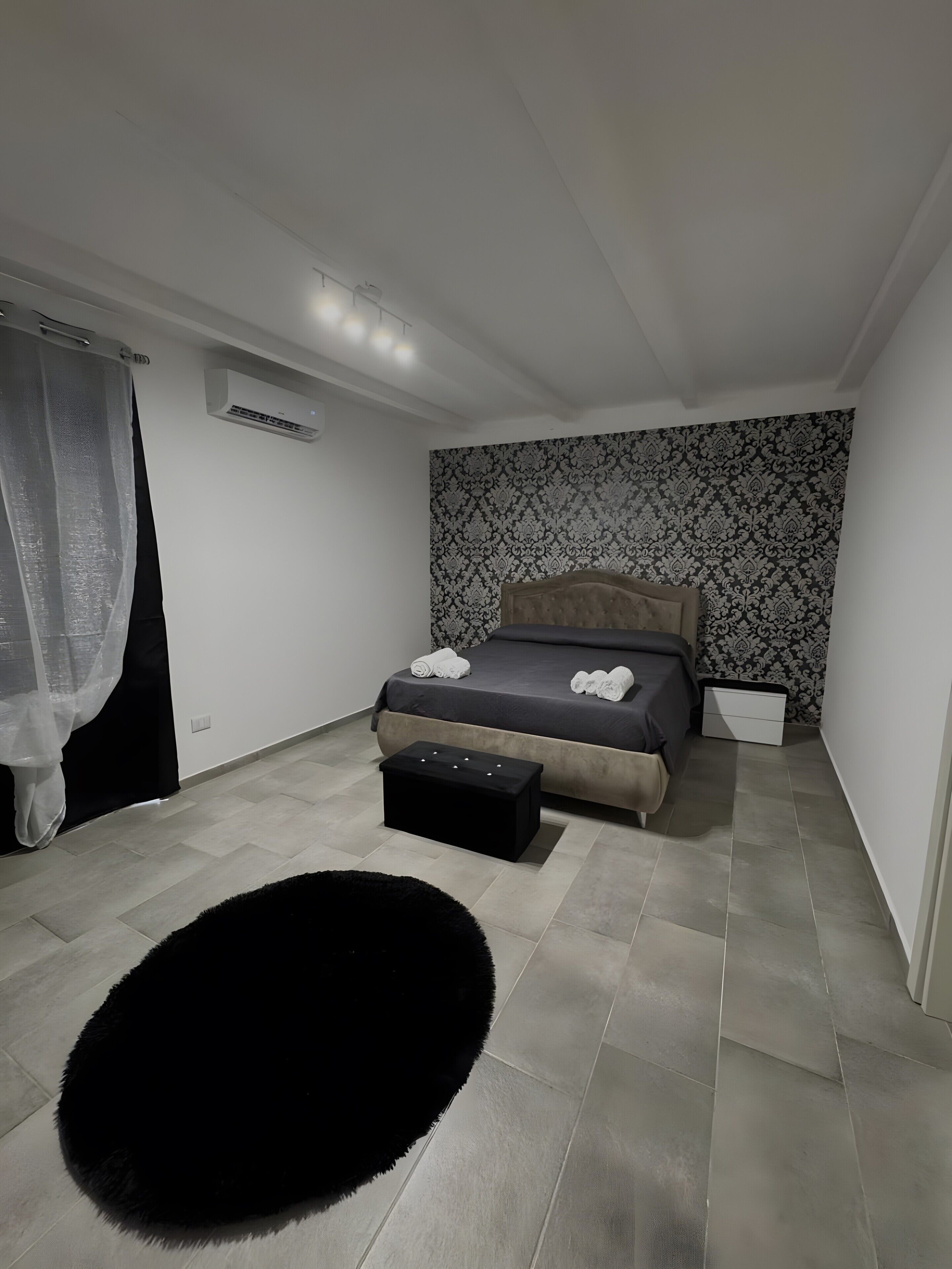 WiFi, bed sheets