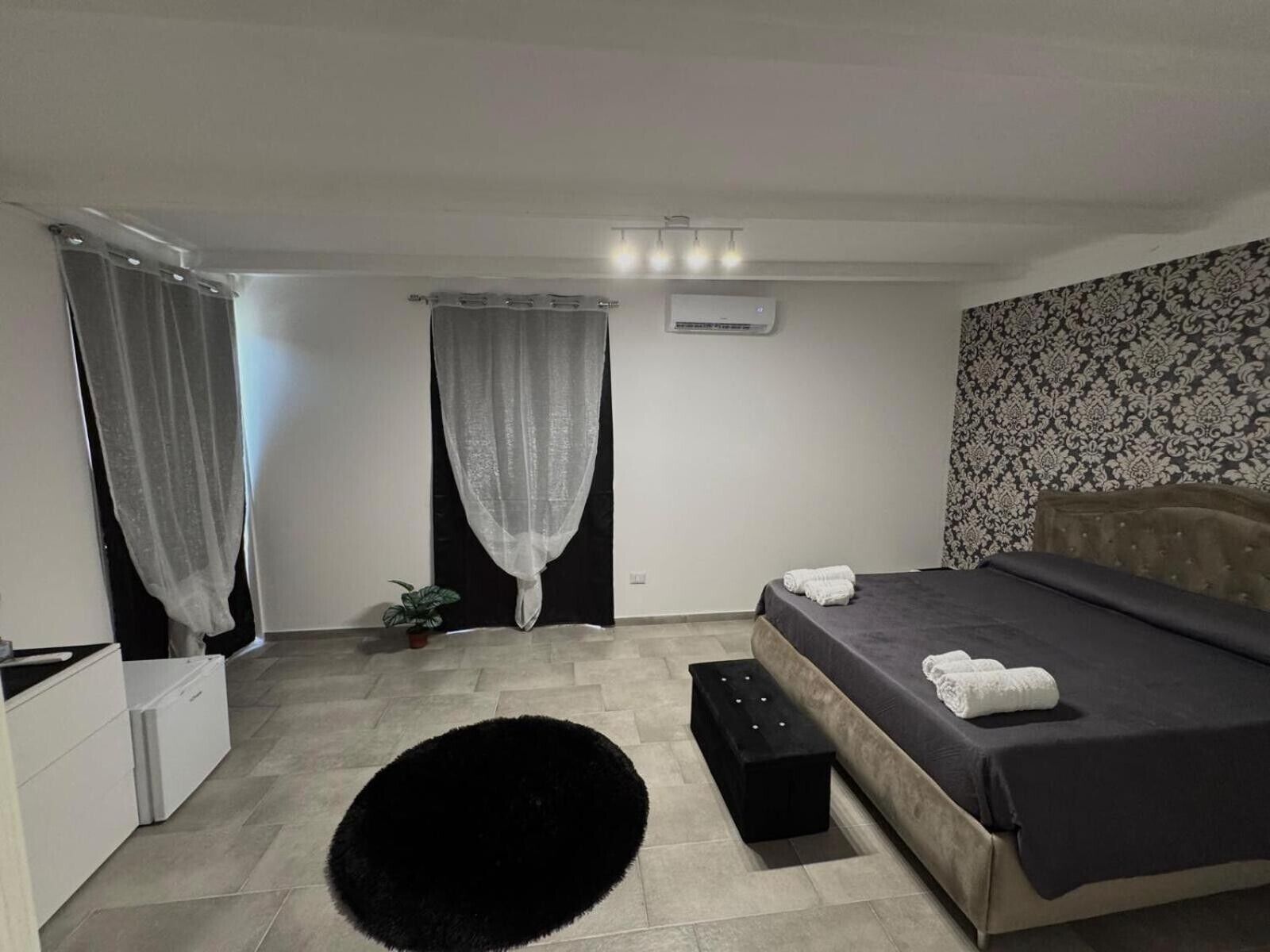 WiFi, bed sheets
