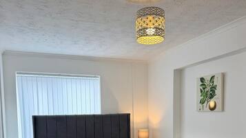 3 bedrooms, iron/ironing board, internet, bed sheets