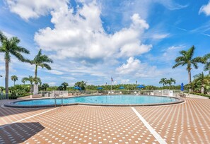 Outdoor pool - Cloud 19 at South Seas- Marco Island Penthouse Condo (Marco Island)