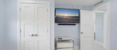 2 bedrooms, iron/ironing board, travel crib, WiFi (free)