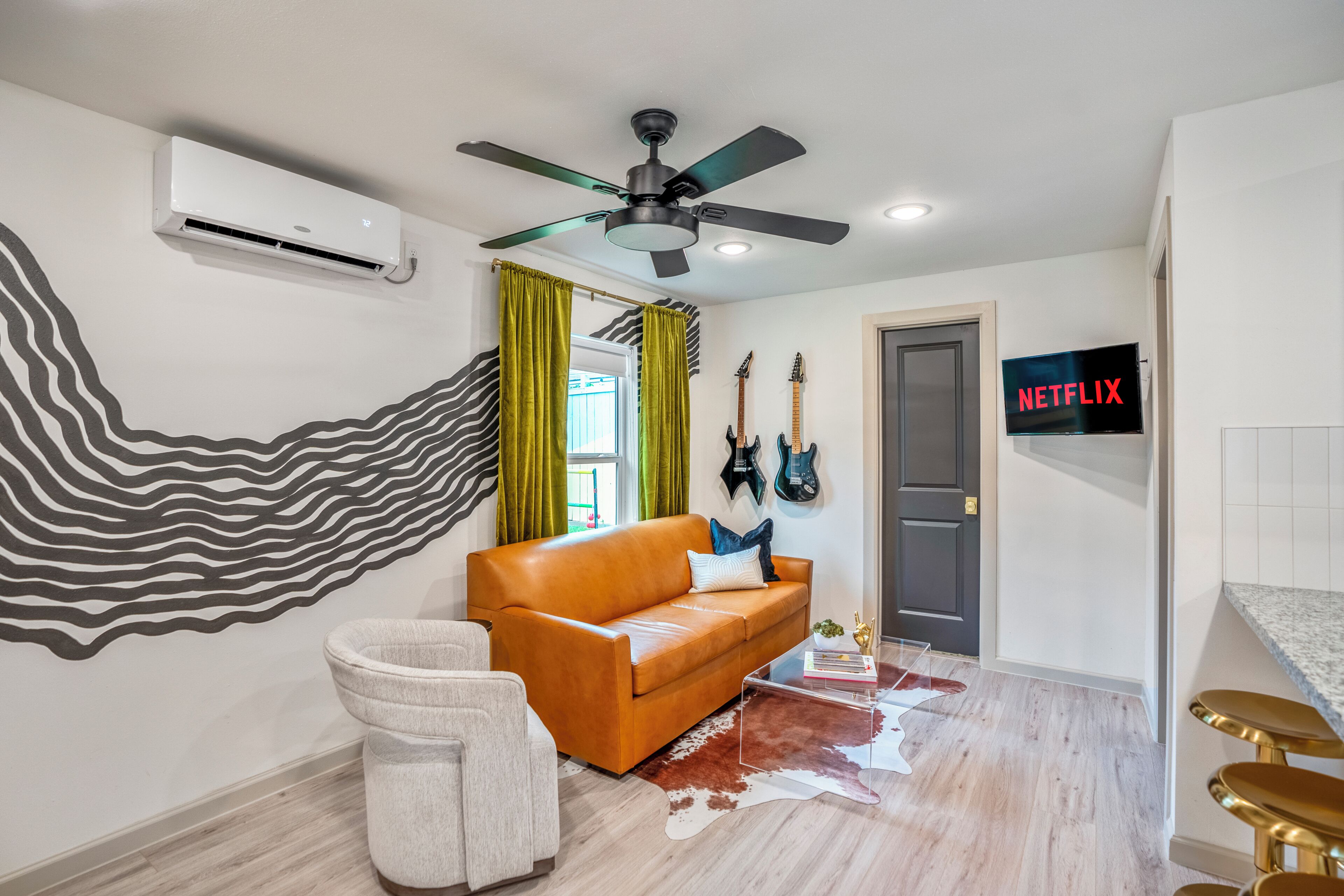 Eado Guesthouse | Private Retreat | Hot Tub Access - Houston, TX