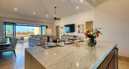 Luxury Coastal Retreat - Pool & World-class Golf