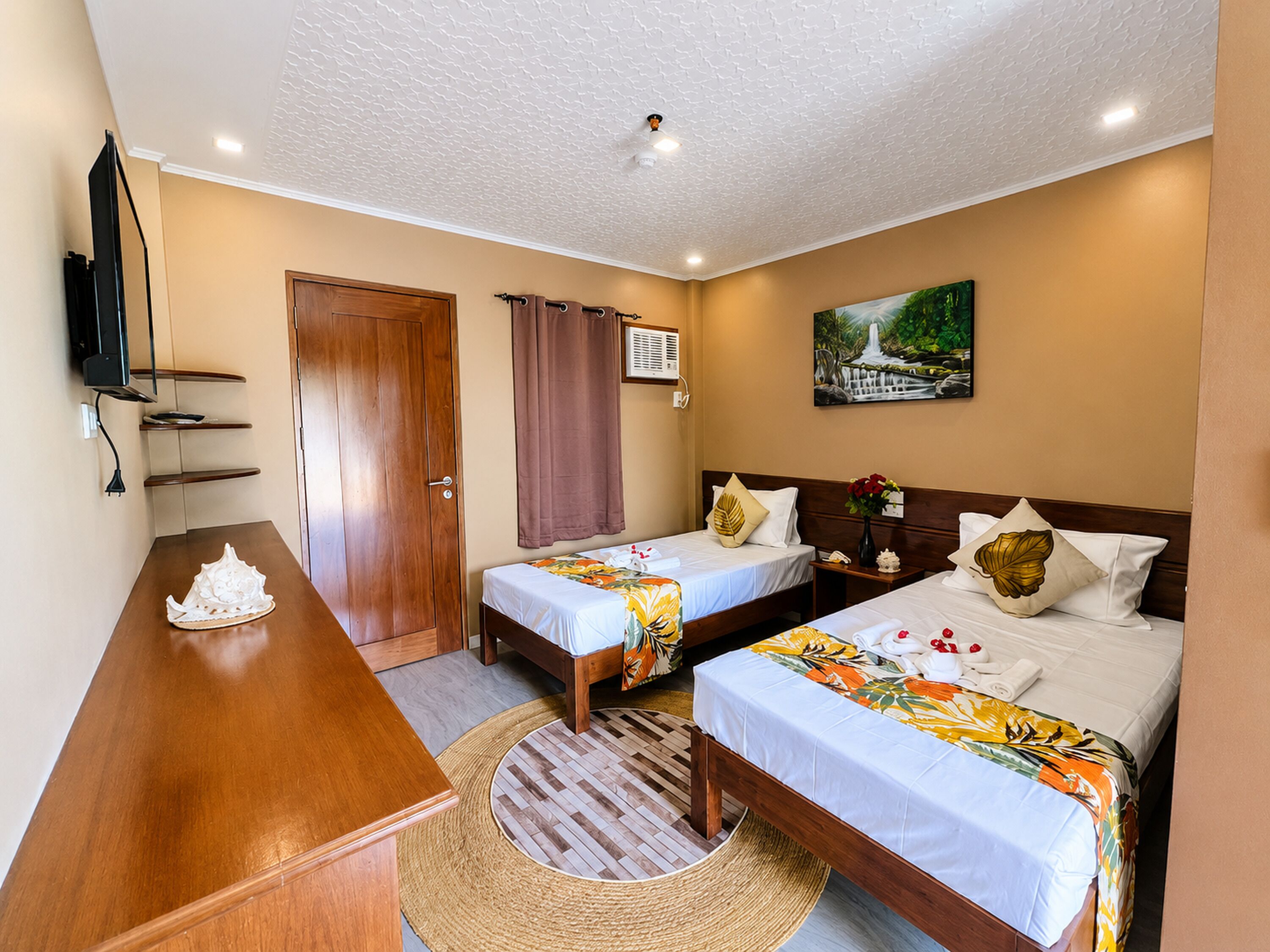 Desk, free WiFi, bed sheets