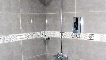 Executive Double or Twin Room | Bilik Mandi | Sabun, syampu, tisu tandas