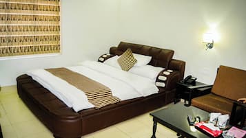 Desk, laptop workspace, free WiFi, wheelchair access
