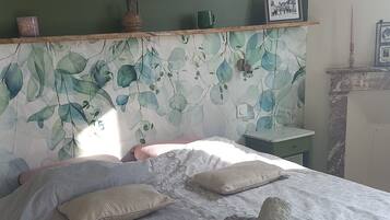 1 bedroom, bed sheets