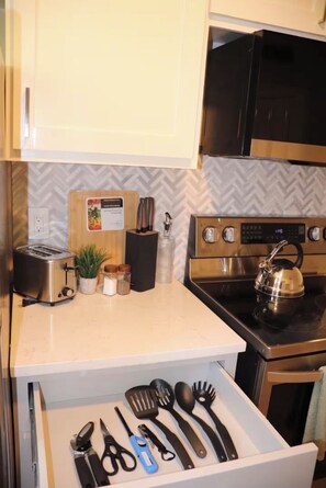 Private kitchen - Perfect 1-bedroom apartment with AC in beautiful Dallas (Dallas)