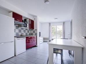 Fridge, microwave, dishwasher, coffee/tea maker