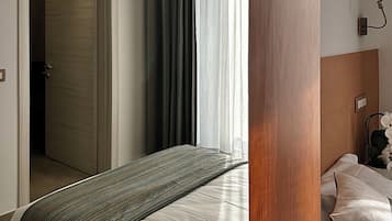 Single Room, Balcony