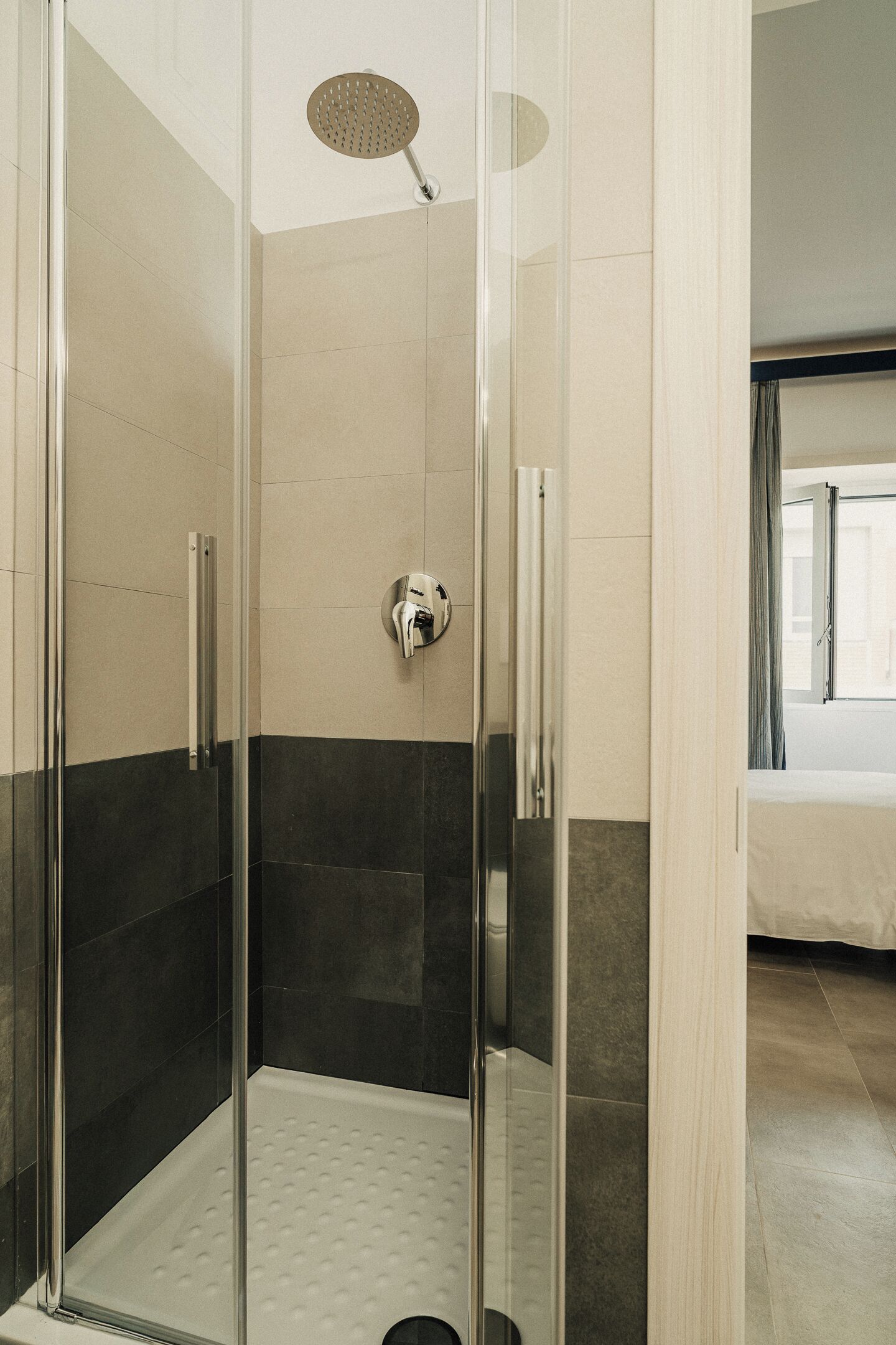 Einzelzimmer | Badezimmer | Haartrockner, Handtücher, Seife, Shampoo